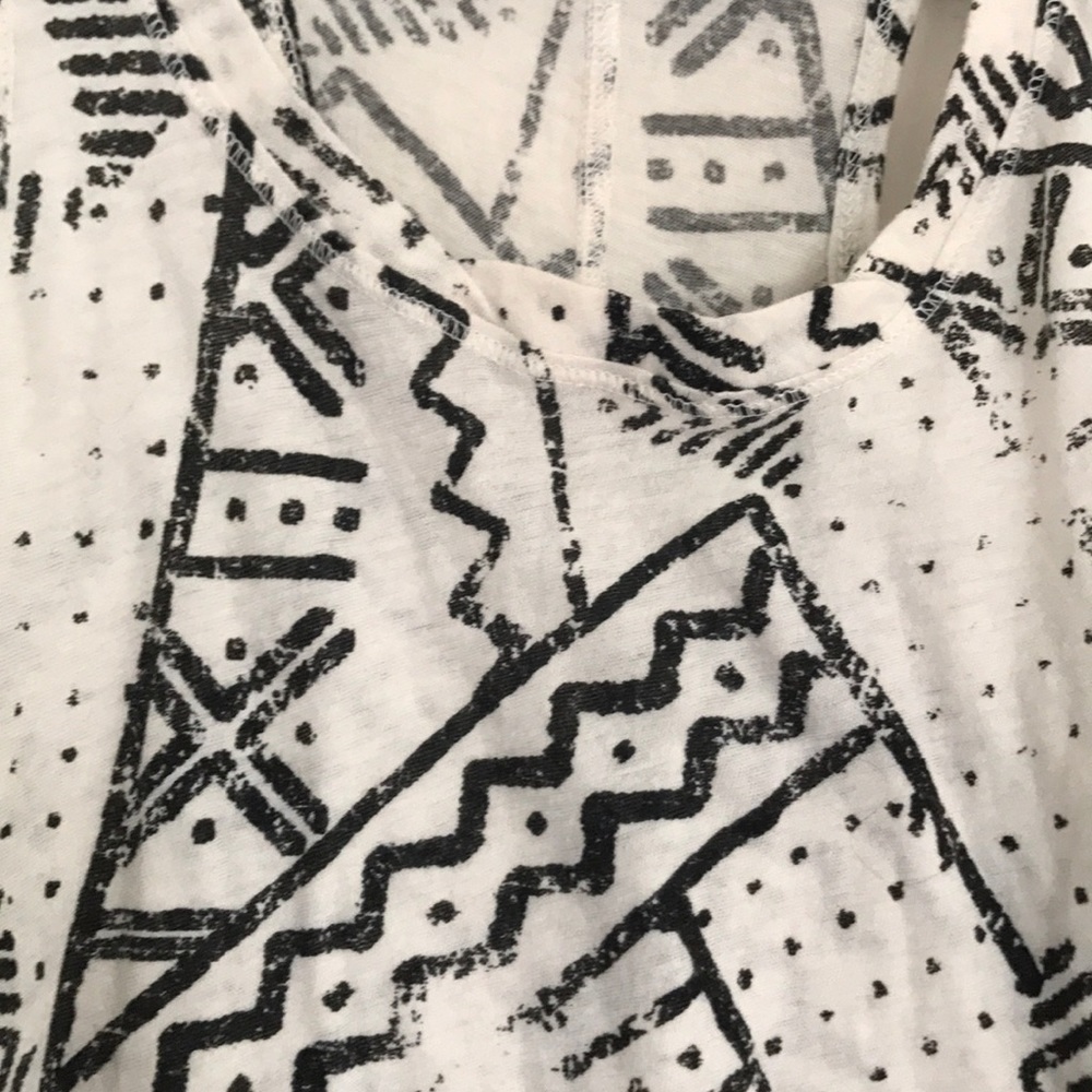 Patterned tank - Picture 2 of 3